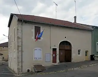 The town hall in Mont-l'Étroit