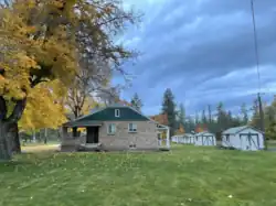 Cottage with yards and sheds in the hydroelectric complex.