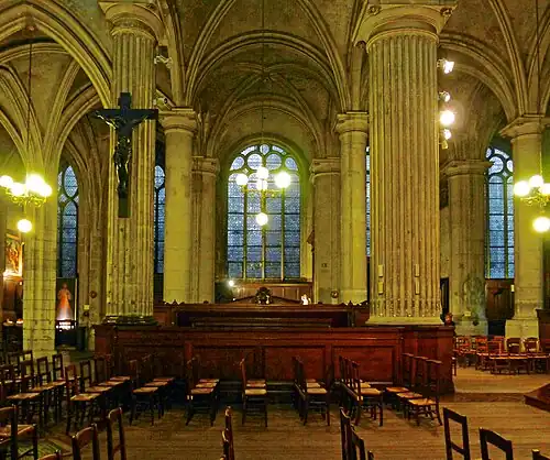 The choir and transept, with classical columns