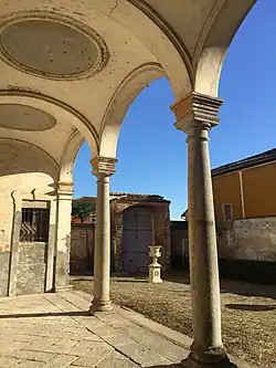 Palazzo Caroelli - Internal colonnade and courtyard