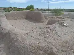 On the sunrise in the summer solstice and in the winter solstice an alignment occurs. A shaft of light stretches from one doorway to another, signaling the mid points of the solar annual cycle.