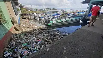 Pollution at the pier for 'panga' boats to El Bluff, 2023