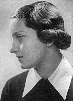 Hannah Szenes seated in 1939, photographed before her SOE mission