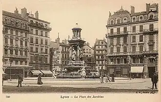 The Place des Jacobins, in 1900. In the background, the first buildings of the Rue Mercière, destroyed when it was re-developed in its southern part.