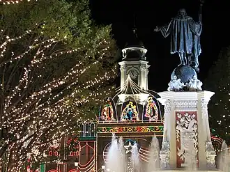 Plaza Colón with City Hall on background, Christmas 2006