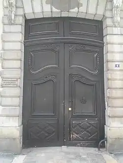 Rue Voltaire (entrance of l'Hôtel de la Première présidence&nbsp;[fr])