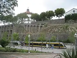 The station seen from the Jardim do Morro, with Serra do Pilar Monastery behind