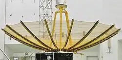 Relay communication antenna with 4.2 m aperture on Queqiao