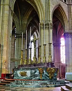 The main altar, in the transept (copy of 1747 altar)