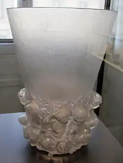 Lalique vase with female figures (1930) (Musée des Arts Décoratifs, Paris)