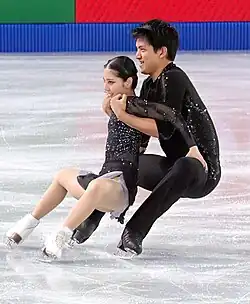 A pair team perform Besti squats in close contact (Riku Miura & Ryuichi Kihara)