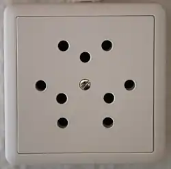 Type 12 triple socket (10 A), now obsolete and no longer sold or installed