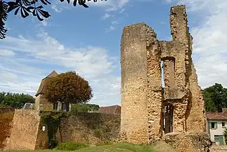 Lostanges castle ruins in Sainte-Alvère
