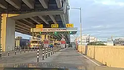 Three-lane toll plaza
