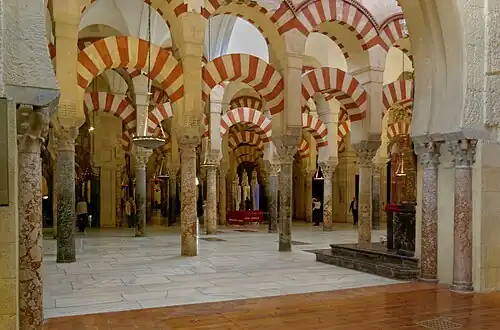 Horseshoe arches with equal-size voussoirs and keystones, Mosque–Cathedral of Córdoba, Spain
