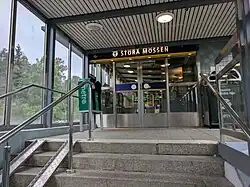 Entrance from subway, 2017