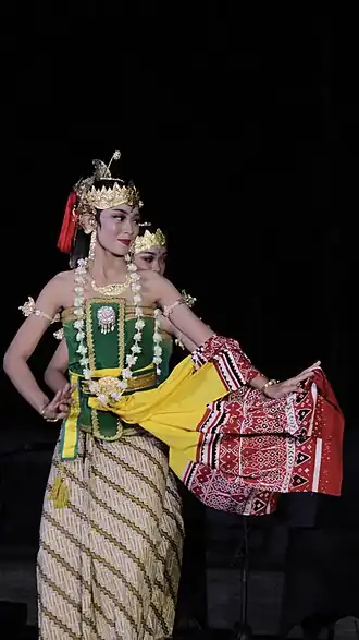 Image 85Serimpi, a classical Javanese dance performed by women in traditional ancient Javanese attire. (from Culture of Indonesia)