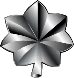 White metal oak leaf with seven points