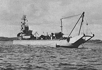 USS Windlass ARS(D)-4 at anchor