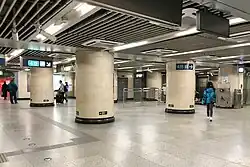 Line 4 west concourse