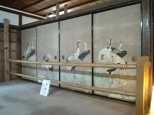 Cranes on sliding doors at Yoshimizu Shrine